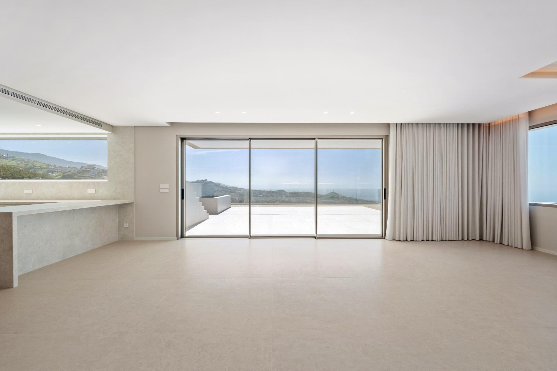 Penthouse T3 de Luxo com Piscina Privativa | Estreito Câmara de Lobos