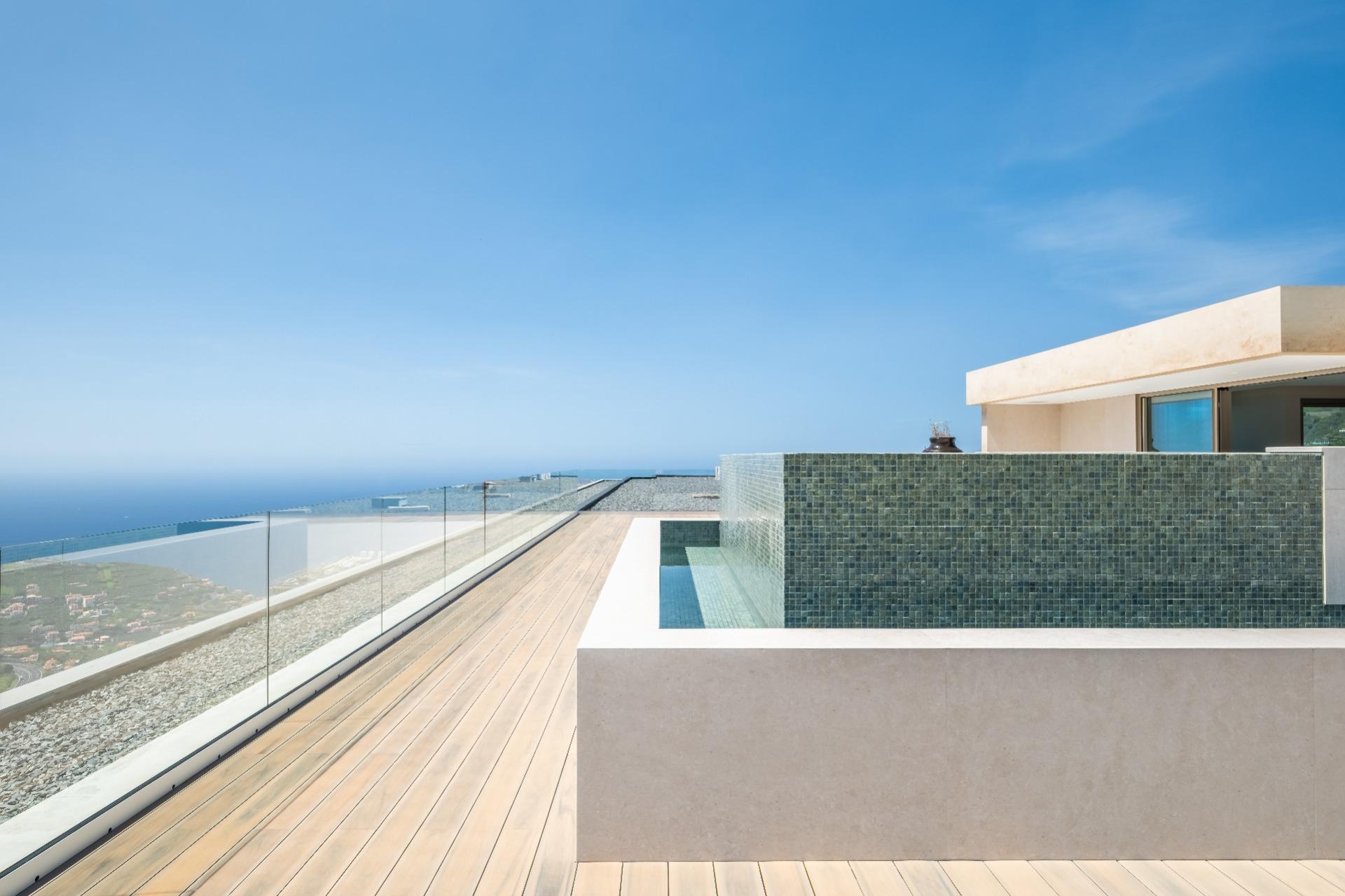 Penthouse T3 de Luxo com Piscina Privativa | Estreito Câmara de Lobos