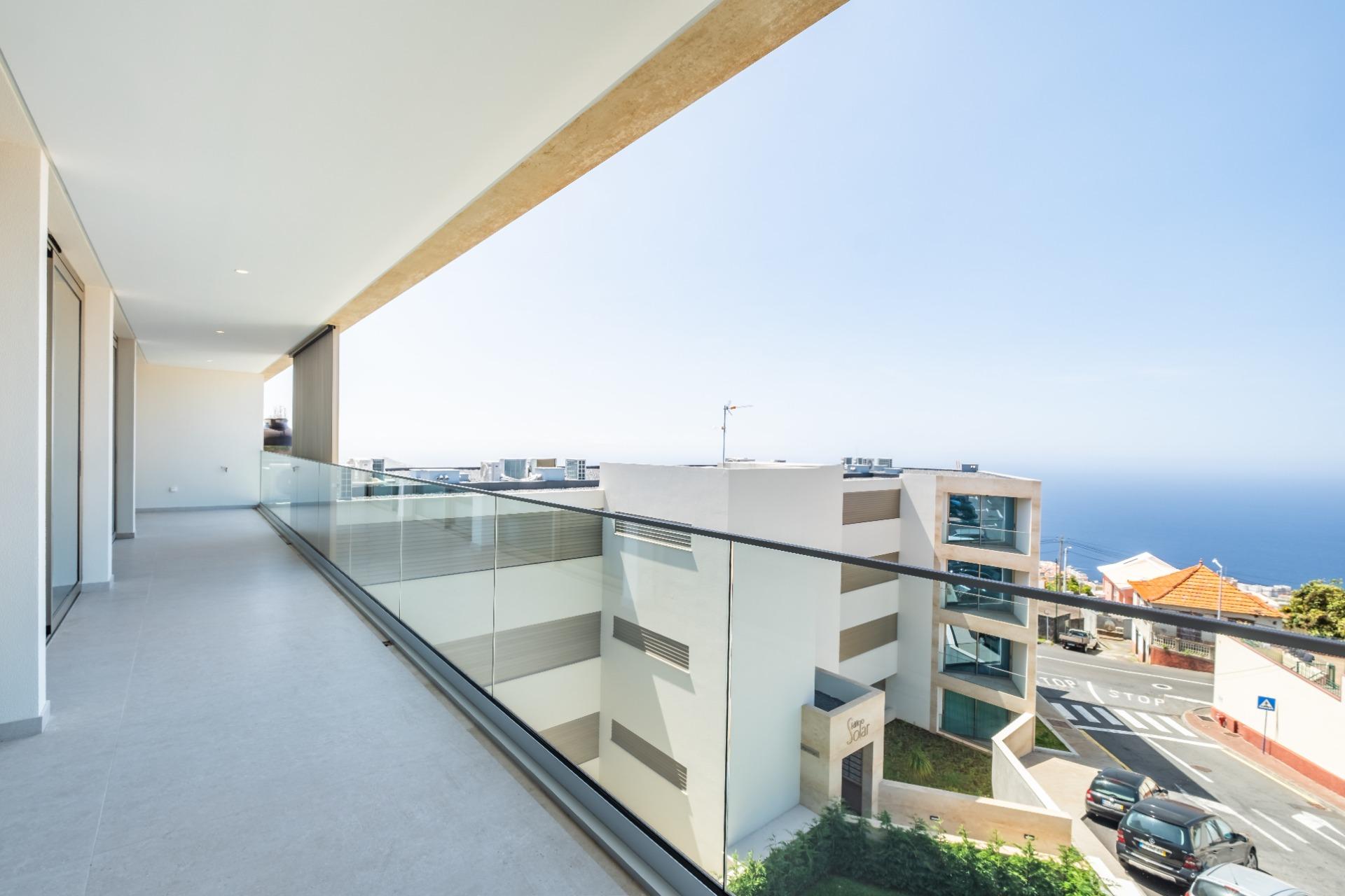 Penthouse T3 de Luxo com Piscina Privativa | Estreito Câmara de Lobos