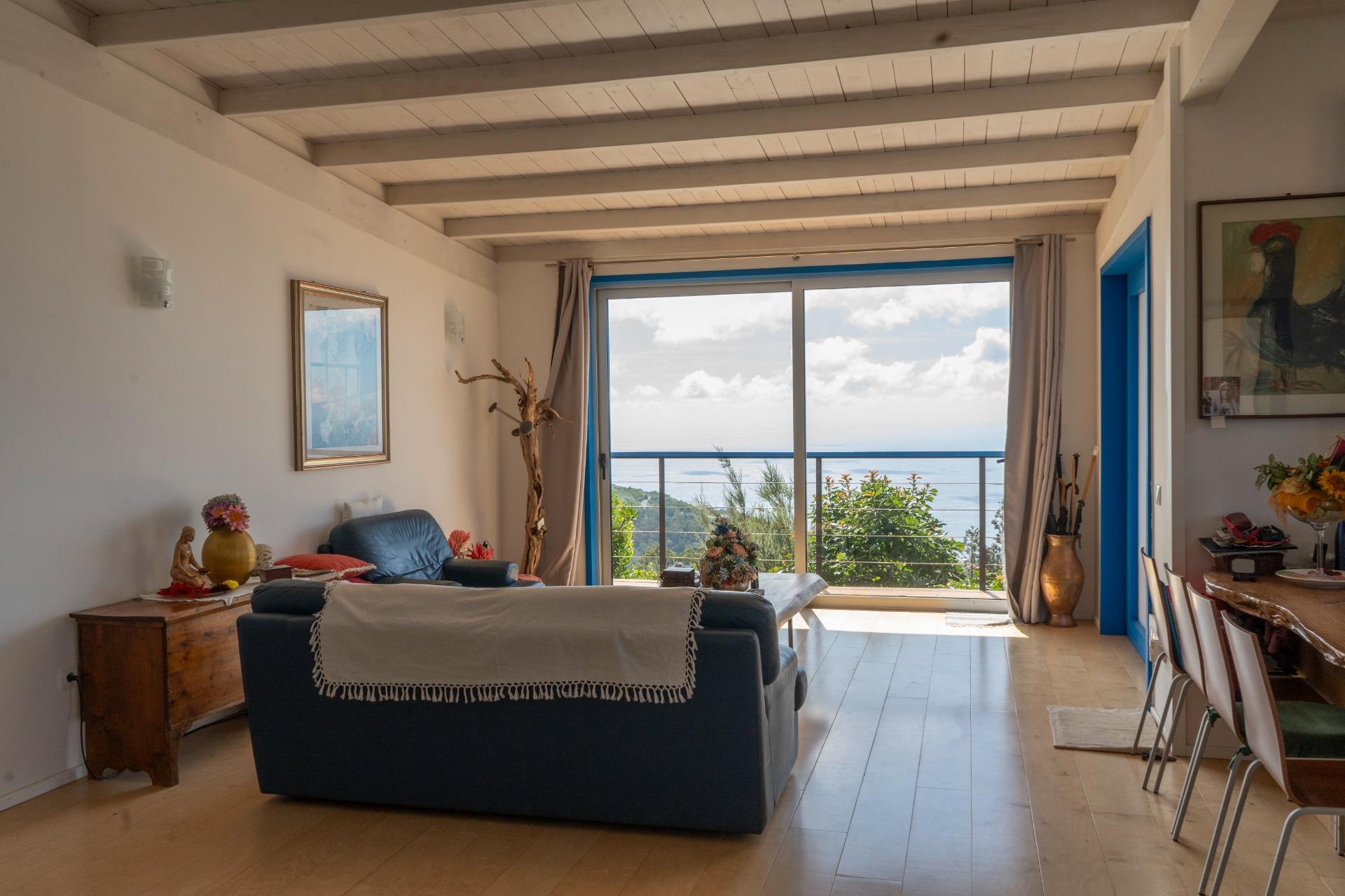 Moradia T2 com Vista Mar e Anexo T1 | Santa Cruz