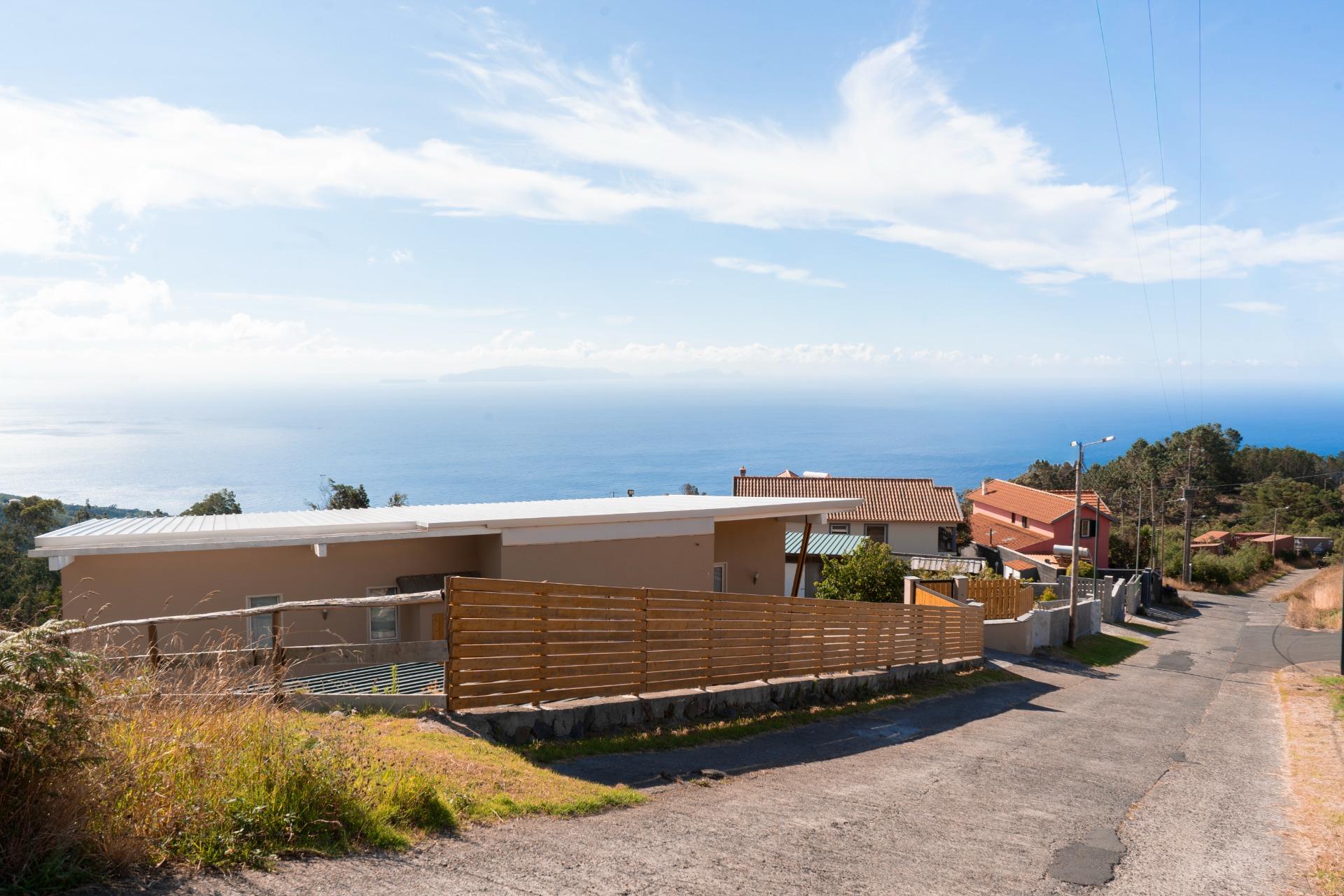 Moradia T2 com Vista Mar e Anexo T1 | Santa Cruz