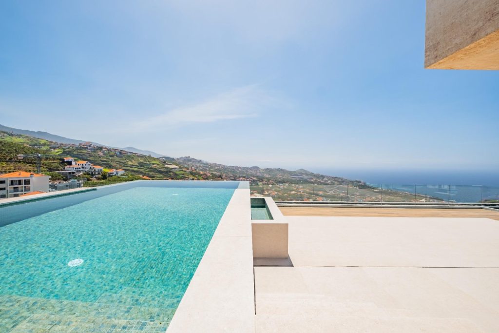 Penthouse T3 de Luxo com Piscina Privativa | Estreito Câmara de Lobos