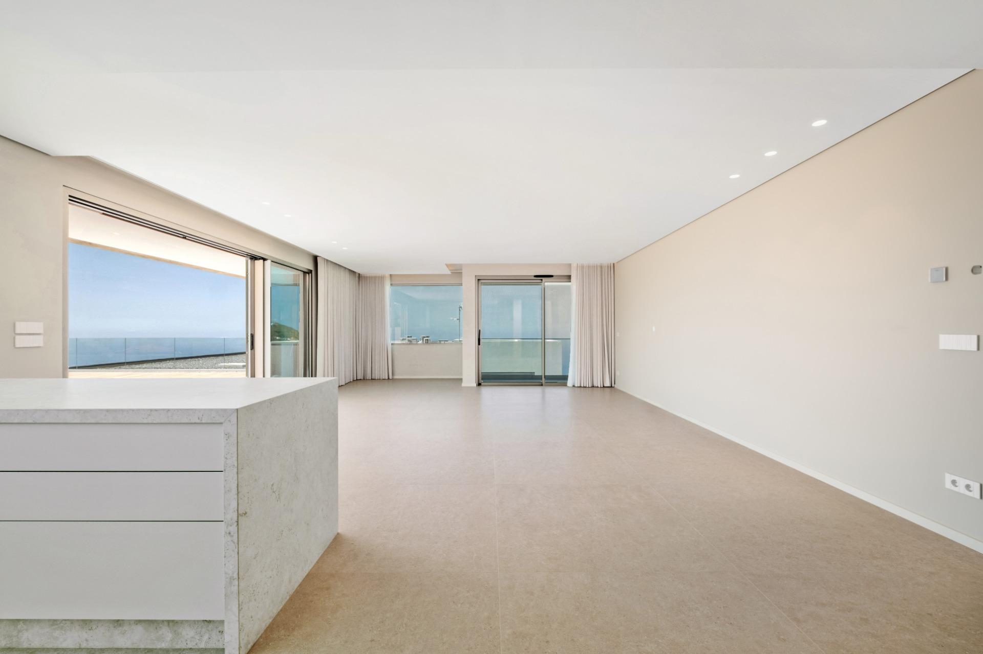 Penthouse T3 de Luxo com Piscina Privativa | Estreito Câmara de Lobos