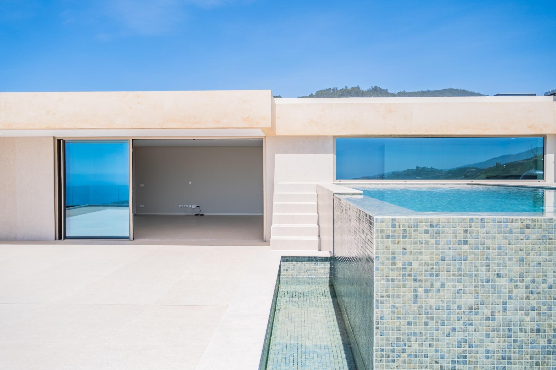 Penthouse T3 de Luxo com Piscina Privativa | Estreito Câmara de Lobos