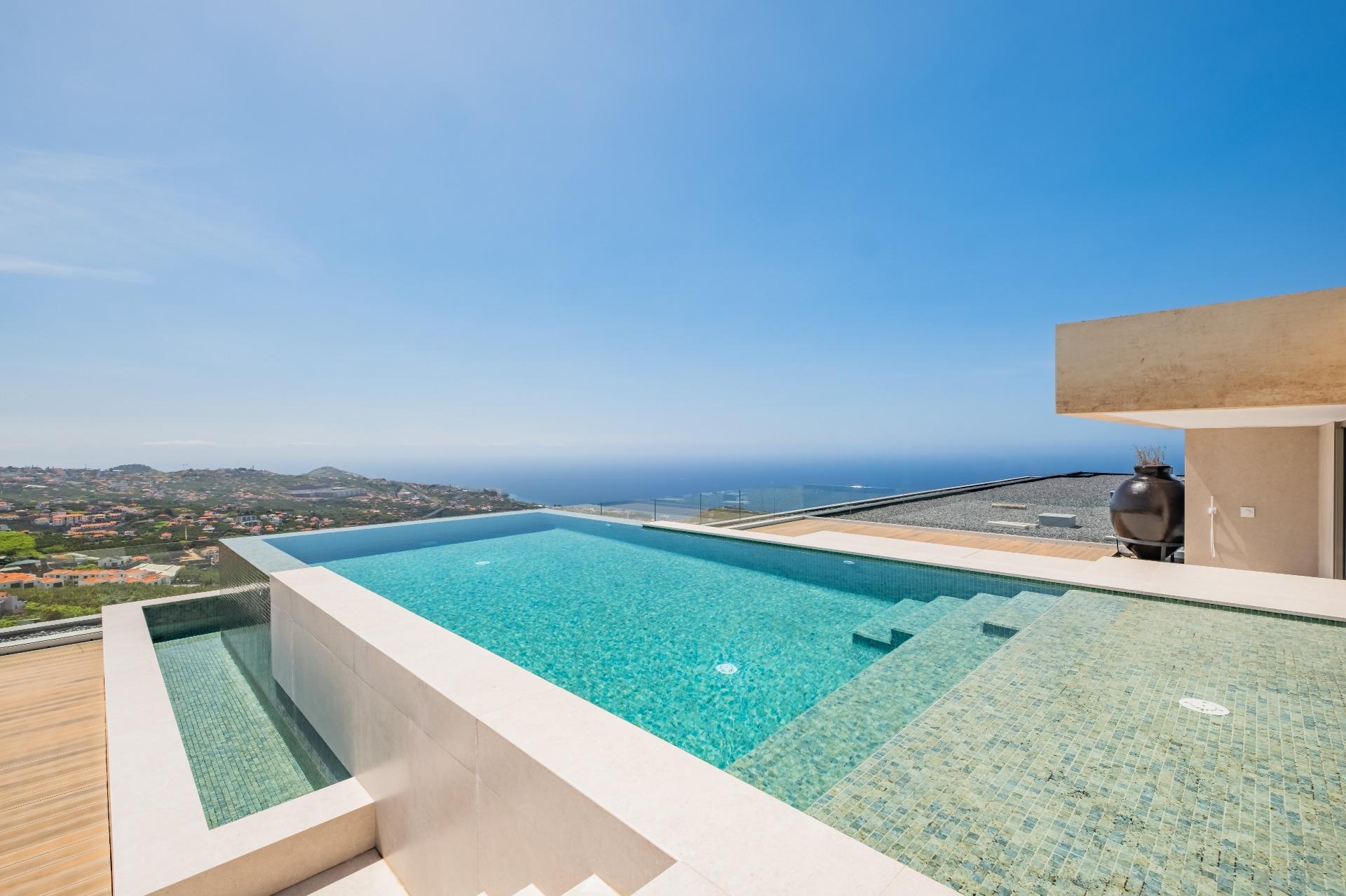 Penthouse T3 de Luxo com Piscina Privativa | Estreito Câmara de Lobos