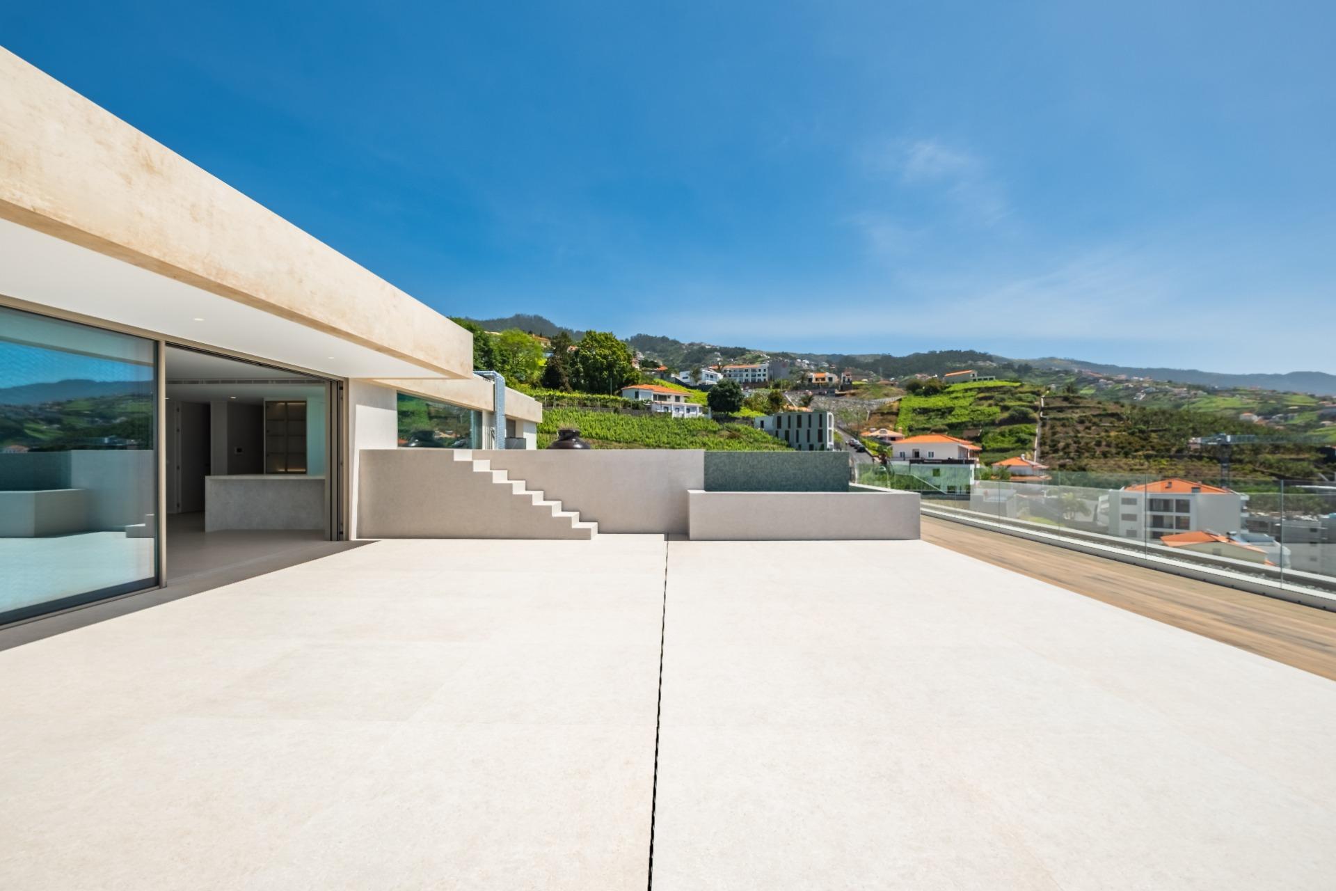 Penthouse T3 de Luxo com Piscina Privativa | Estreito Câmara de Lobos