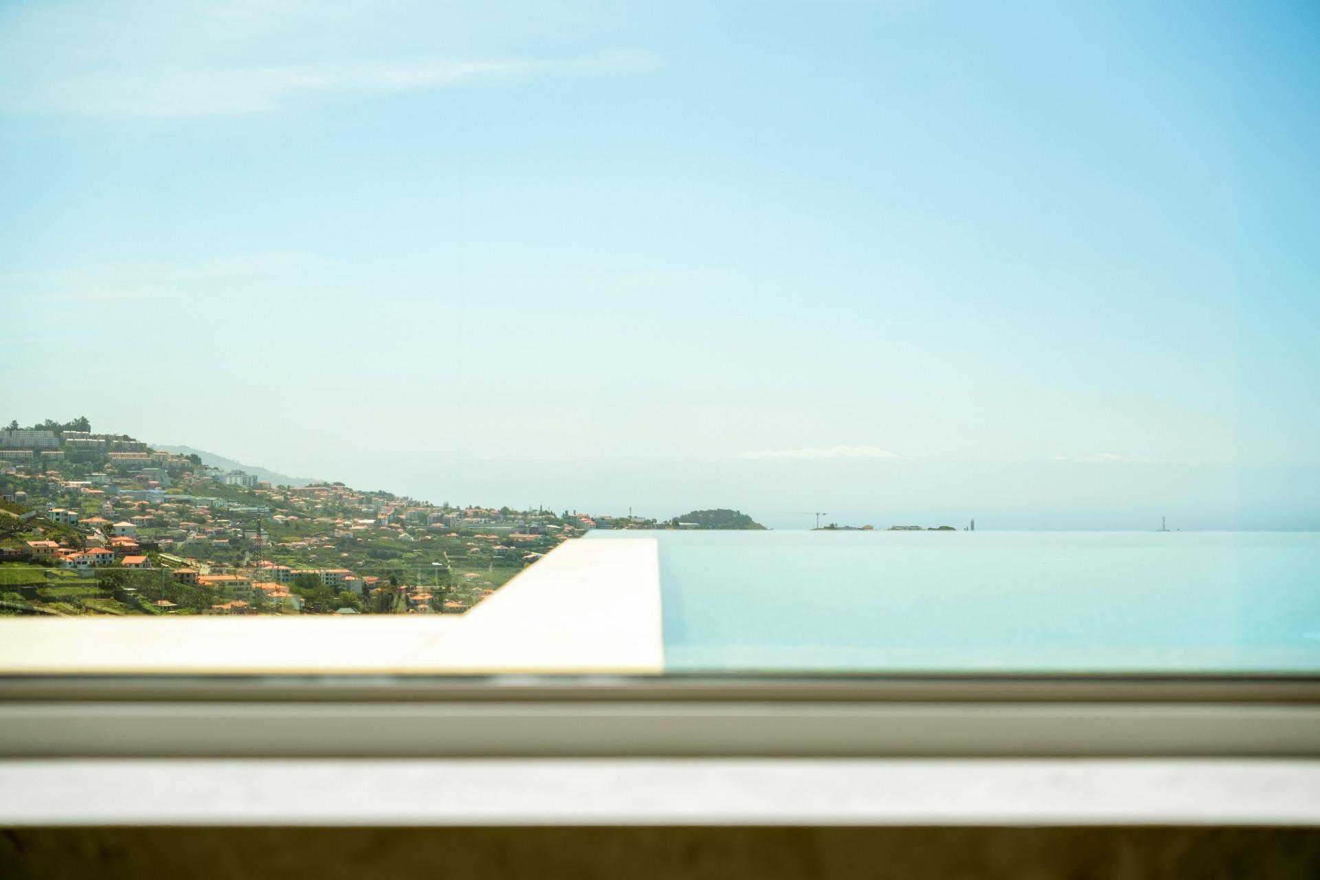 Penthouse T3 de Luxo com Piscina Privativa | Estreito Câmara de Lobos