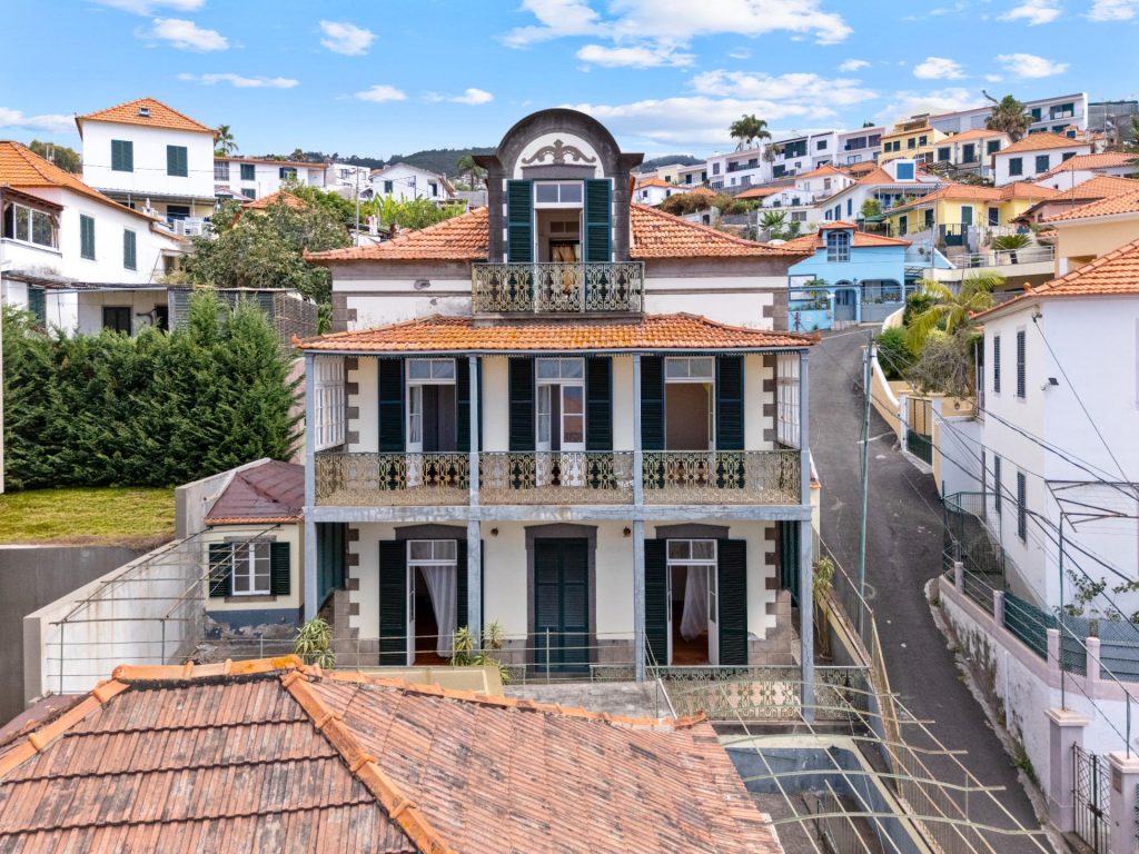Moradia tipo Palacete | Rua Conde Carvalhal